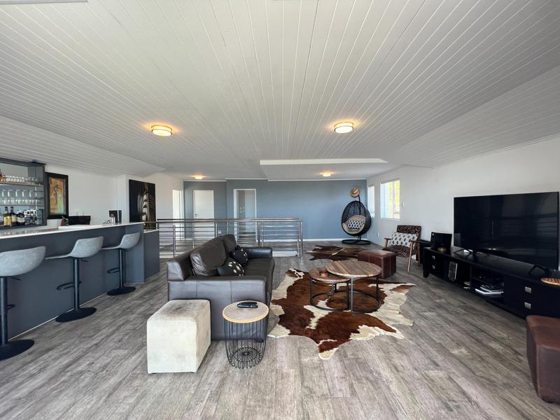 6 Bedroom Property for Sale in Rooi Els Western Cape
